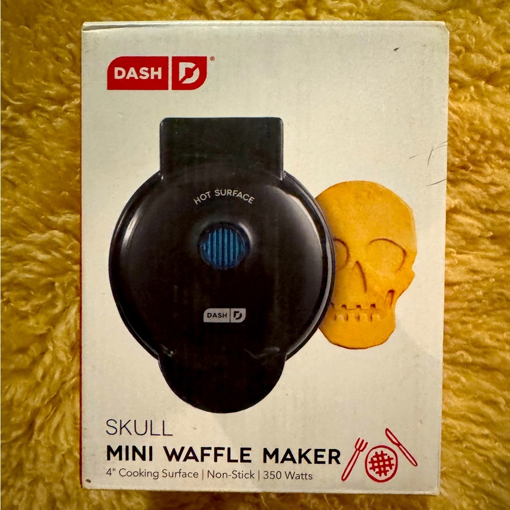 Skull mini waffle maker DASH NWT